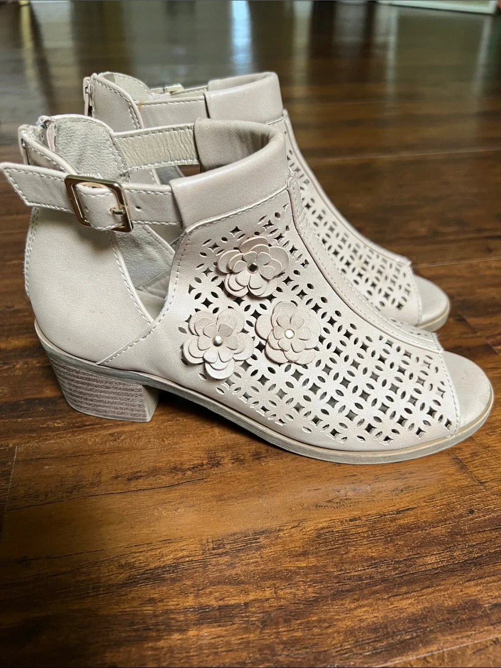 JellyPop Girls Biege Peep-Toe Laser-Cut Floral Sandal Bootie Size 3